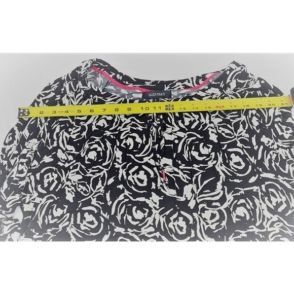 Ellen Tracy Womens Large Pullover Buttonhole Black White Roses Gently Used - Picture 8 of 9